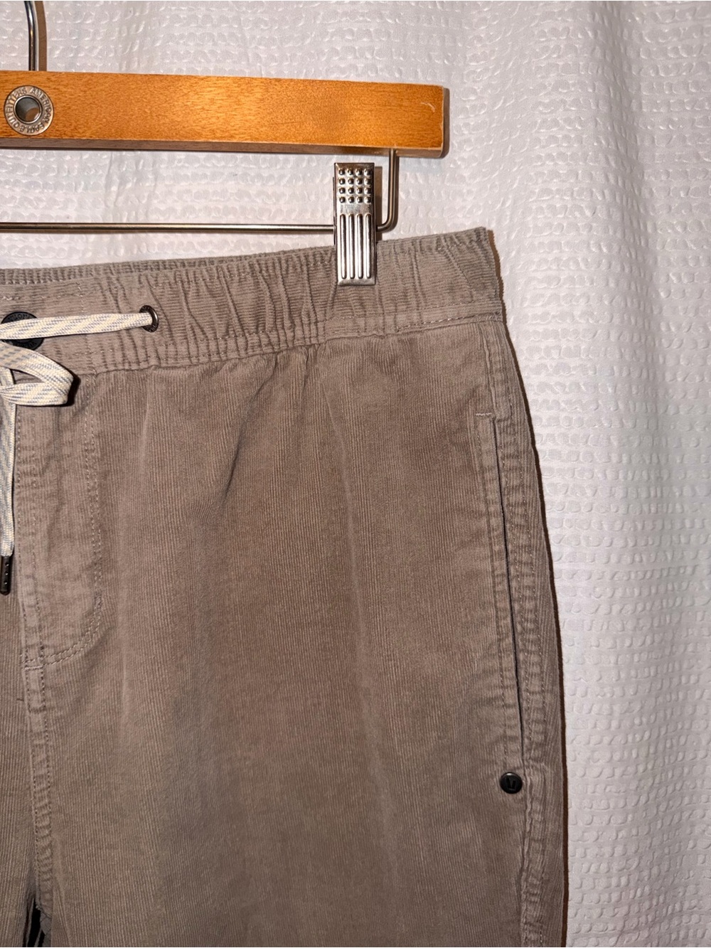 Vuori Optimist Corduroy Pants Men’s Large Like New Minimalist Athleisure - Picture 4 of 9